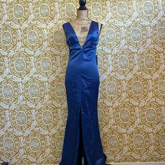 NWT Alamour The Label Ambel Satin Plunge Neckline Front Slit Gown in Navy size M - Picture 6 of 13